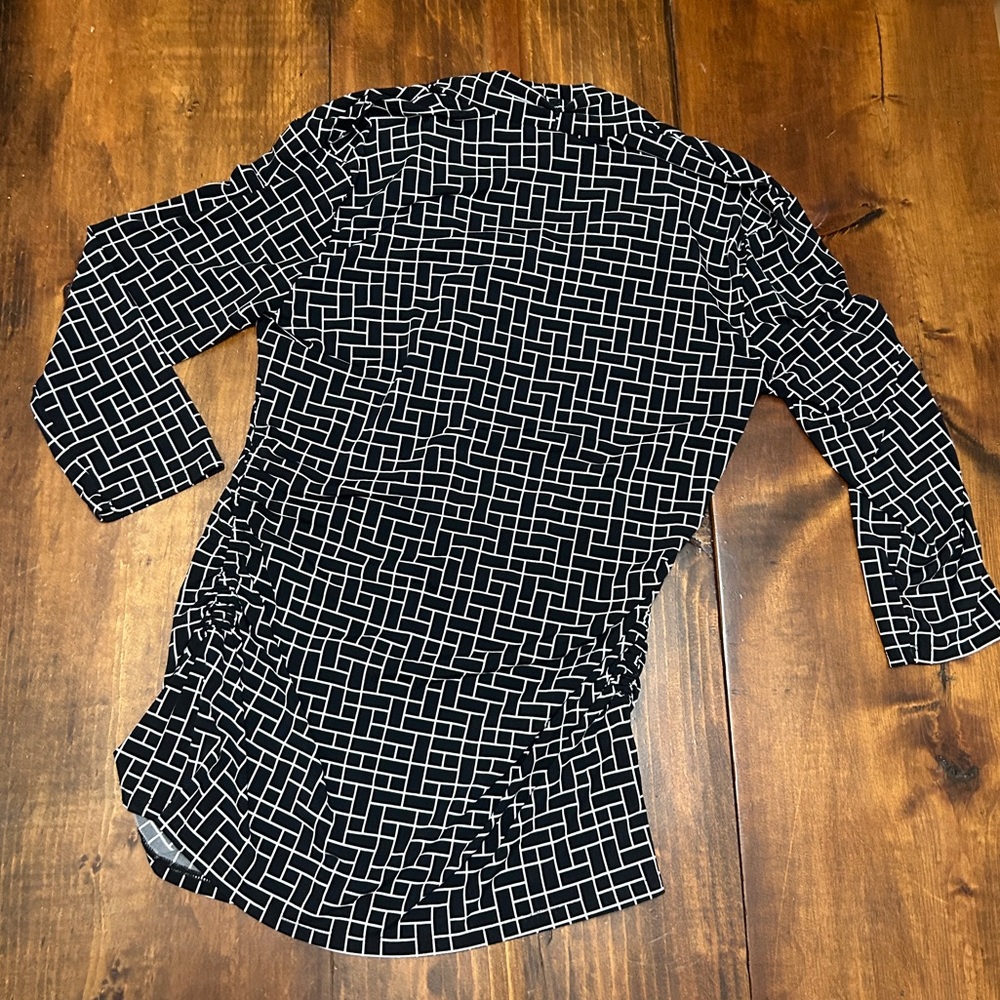 Vince Camuto Women’s Small Black White Brick Box V Neck Low Long Sleeve Blouse - Picture 3 of 4